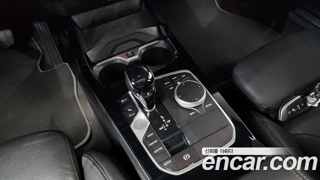 BMW 1-Series 2022 — photo 9