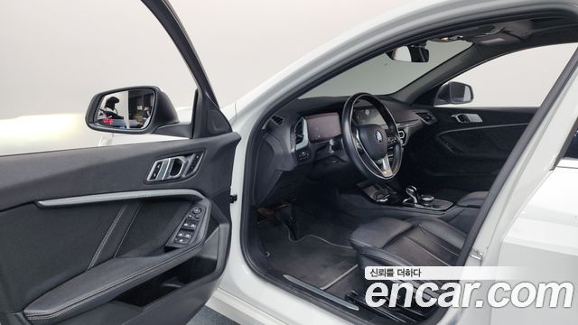 BMW 1-Series 2022 — photo 10