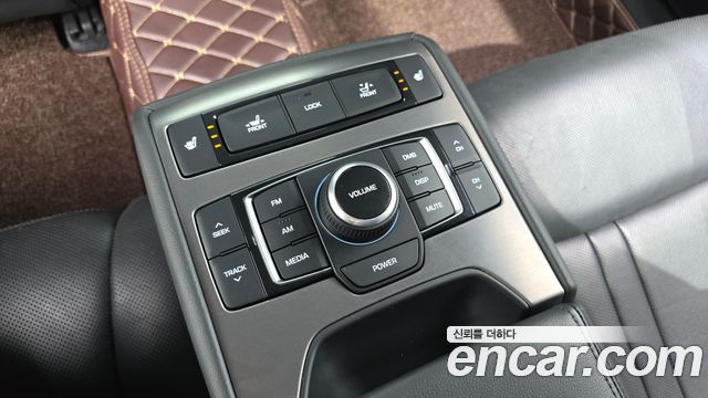 Hyundai Genesis 2016 — photo 18