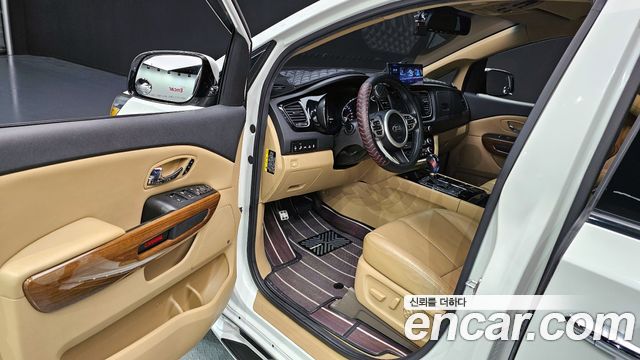 Kia Canival 2017 — photo 11