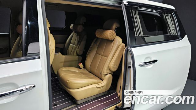 Kia Canival 2017 — photo 12