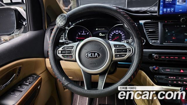 Kia Canival 2017 — photo 14