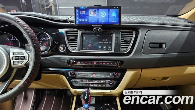 Kia Canival 2017 — photo 16