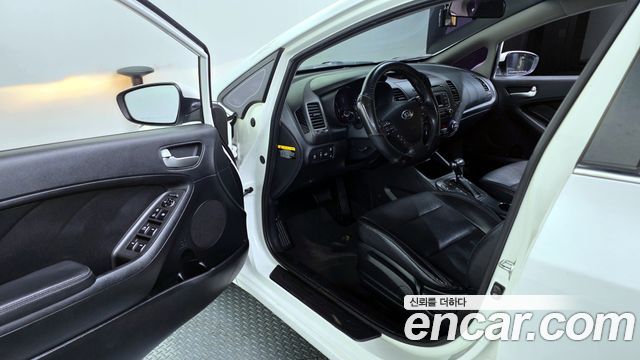 Kia K3 2015 — photo 10