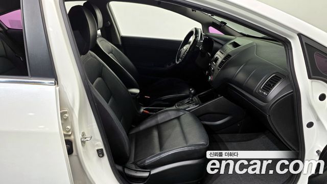 Kia K3 2015 — photo 11