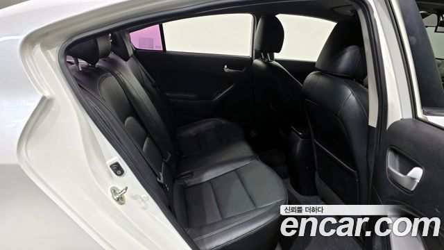 Kia K3 2015 — photo 12