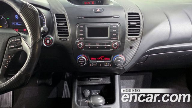 Kia K3 2015 — photo 14