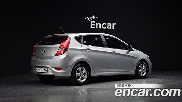 Hyundai Accent 2012 — photo 2