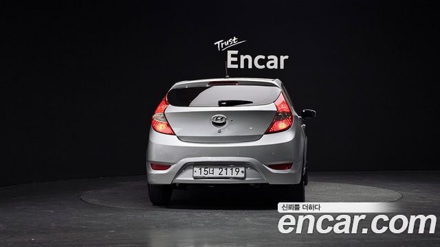 Hyundai Accent 2012 — photo 4