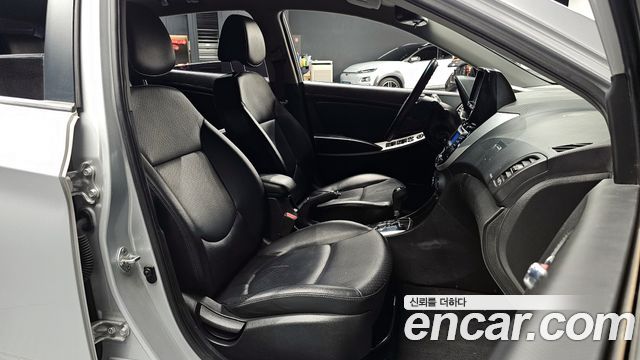 Hyundai Accent 2012 — photo 10