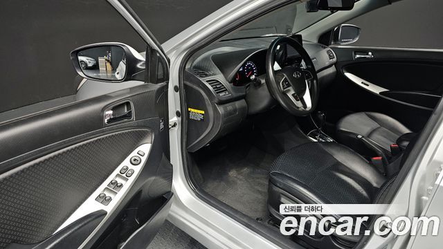 Hyundai Accent 2012 — photo 11