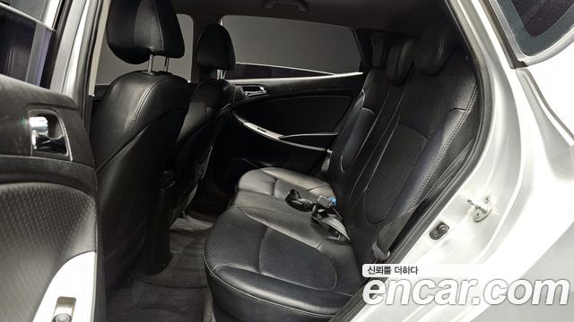 Hyundai Accent 2012 — photo 12