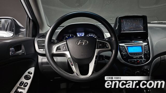 Hyundai Accent 2012 — photo 13