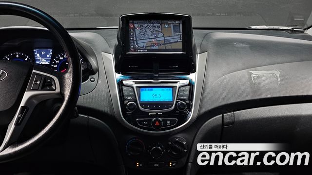 Hyundai Accent 2012 — photo 15