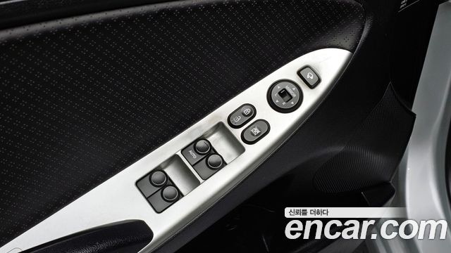Hyundai Accent 2012 — photo 18