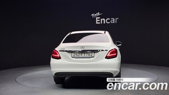 Mercedes-Benz C-Class 2019 — photo 4