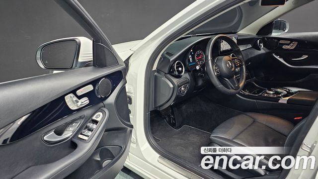 Mercedes-Benz C-Class 2019 — photo 11