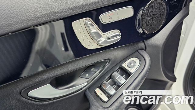 Mercedes-Benz C-Class 2019 — photo 12