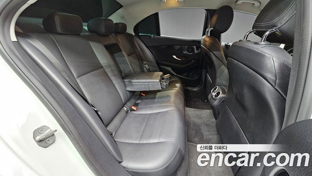 Mercedes-Benz C-Class 2019 — photo 19