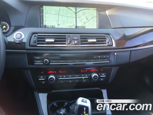 BMW 5-Series 2013 — photo 9