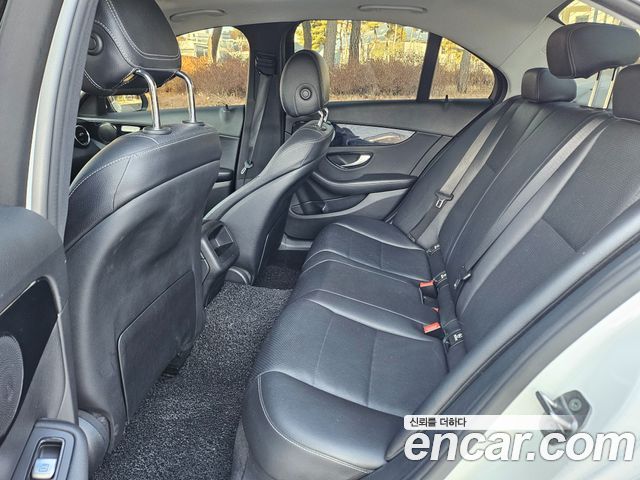 Mercedes-Benz C-Class 2017 — photo 9
