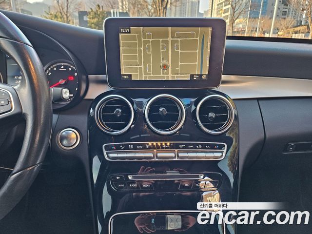 Mercedes-Benz C-Class 2017 — photo 16