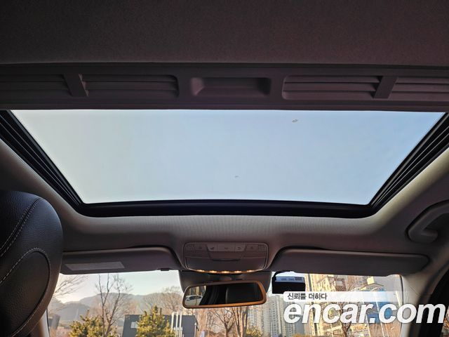 Mercedes-Benz C-Class 2017 — photo 18