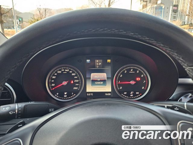 Mercedes-Benz C-Class 2017 — photo 19