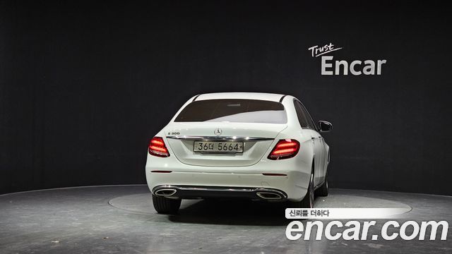 Mercedes-Benz E-Class 2019 — photo 4