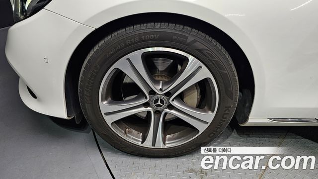 Mercedes-Benz E-Class 2019 — photo 5