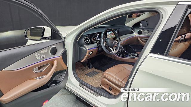 Mercedes-Benz E-Class 2019 — photo 11