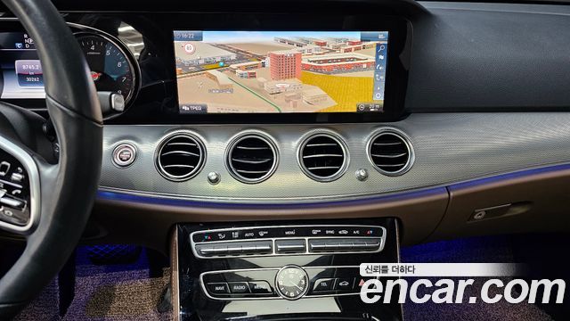 Mercedes-Benz E-Class 2019 — photo 15
