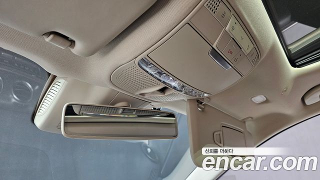 Mercedes-Benz E-Class 2019 — photo 18