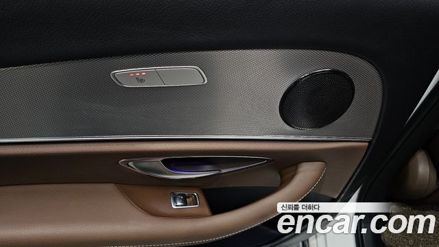 Mercedes-Benz E-Class 2019 — photo 20