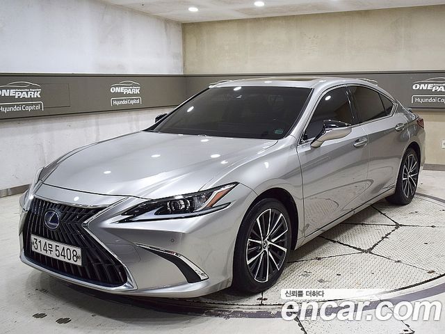Lexus ES 2022 — photo 1