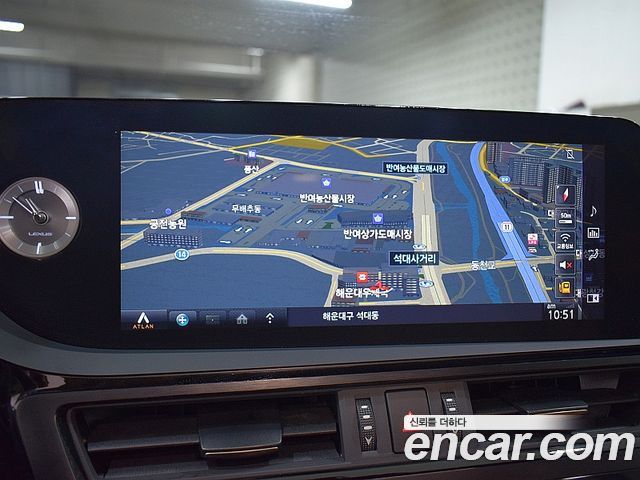Lexus ES 2022 — photo 8