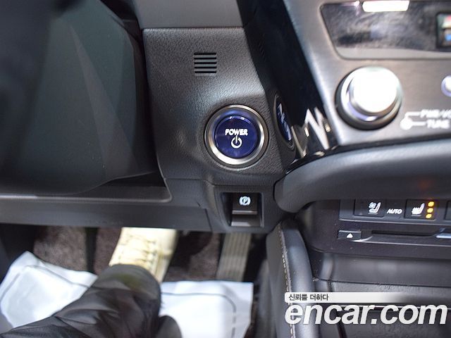 Lexus ES 2022 — photo 13