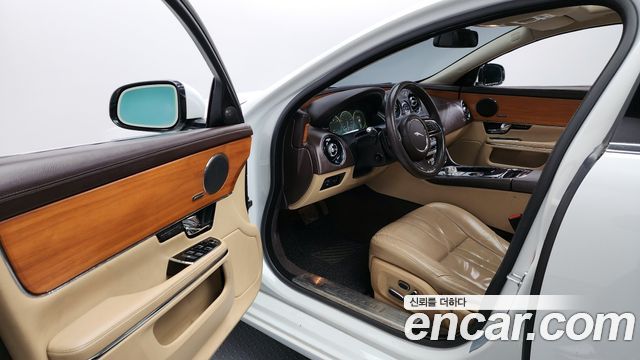 Jaguar XJ 2013 — photo 10
