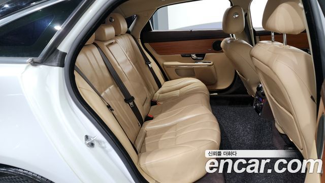 Jaguar XJ 2013 — photo 12