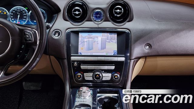 Jaguar XJ 2013 — photo 14