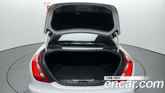 Jaguar XJ 2013 — photo 20