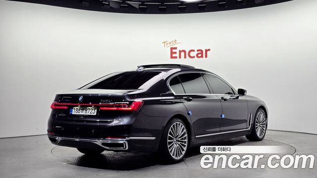 BMW 7-Series 2021 — photo 2