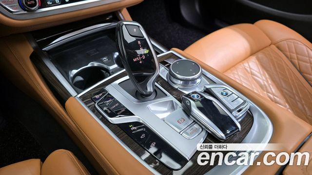 BMW 7-Series 2021 — photo 9