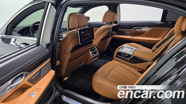 BMW 7-Series 2021 — photo 11