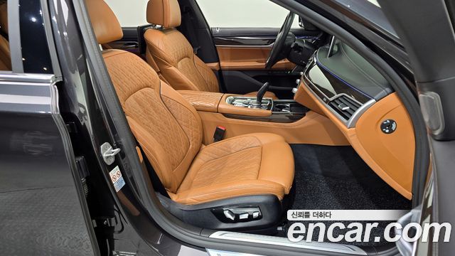 BMW 7-Series 2021 — photo 12