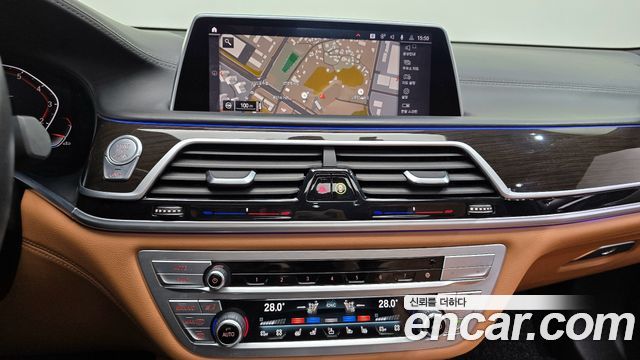 BMW 7-Series 2021 — photo 14