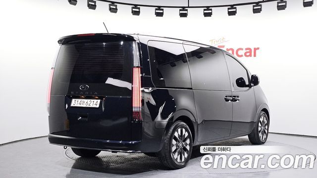 Hyundai Staria 2022 — photo 2
