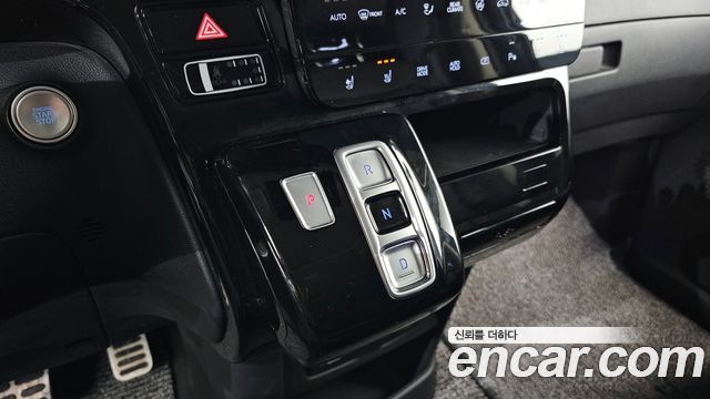 Hyundai Staria 2022 — photo 9