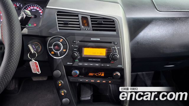 KG Mobility KORANDO 2014 — photo 15