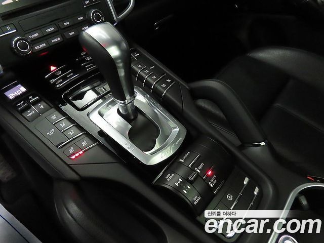 Porsche Cayenne 2017 — photo 12